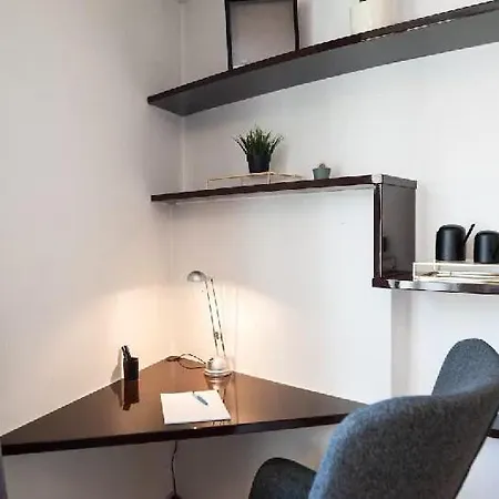 Beautiful Old Town Apartment *