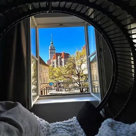 Beautiful Old Town Apartament